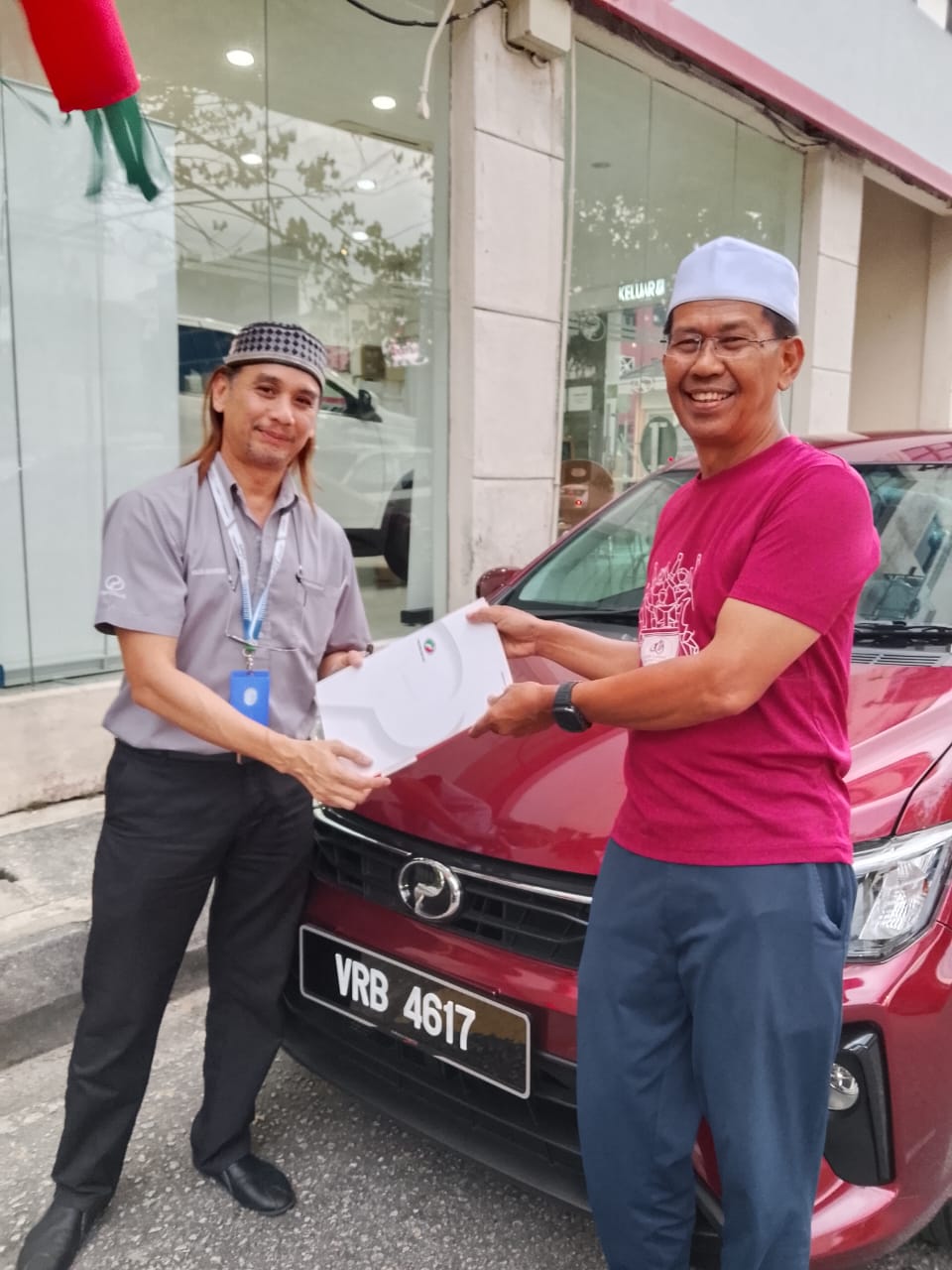 Momen penyerahan pelanggan 3